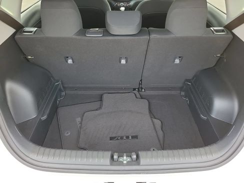 Used 2025 Kia Soul LX w/ LX Technology Package FWD image 8