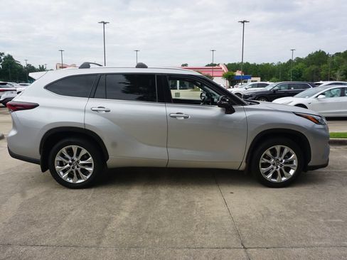 Used 2024 Toyota Highlander Limited AWD/4WD image 26