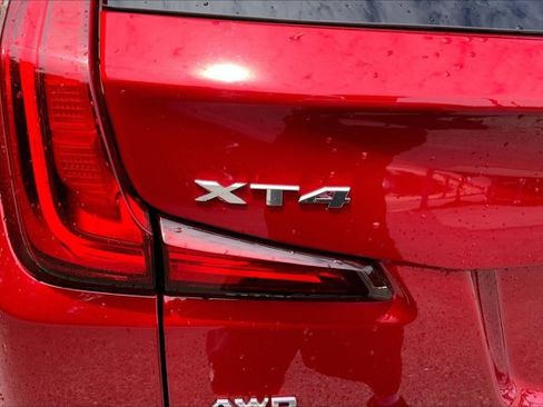 Used 2023 Cadillac XT4 Luxury w/ Cold Weather Package AWD/4WD image 7