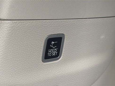 Used 2024 Jeep Wagoneer L Series II w/ Flexible Seating Group image 17