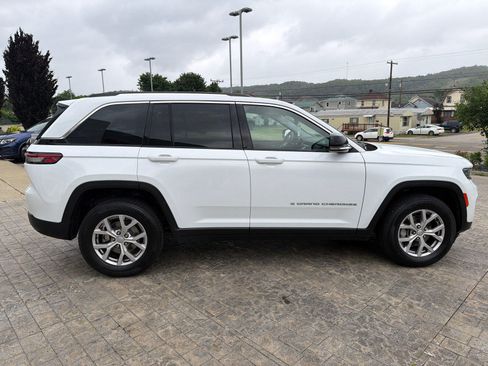Used 2022 Jeep Grand Cherokee Limited w/ Trailer Tow Prep Group (B) AWD/4WD image 9