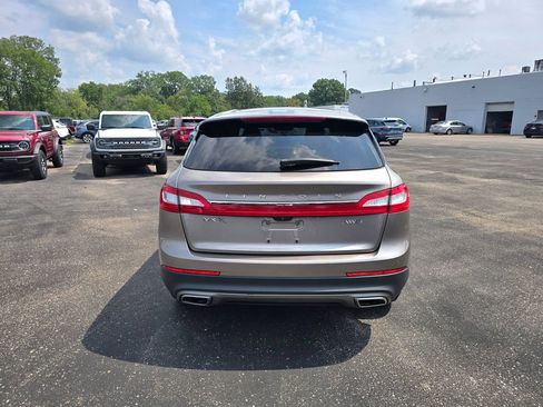 Used 2018 Lincoln MKX Select w/ Select Plus Package AWD/4WD image 4