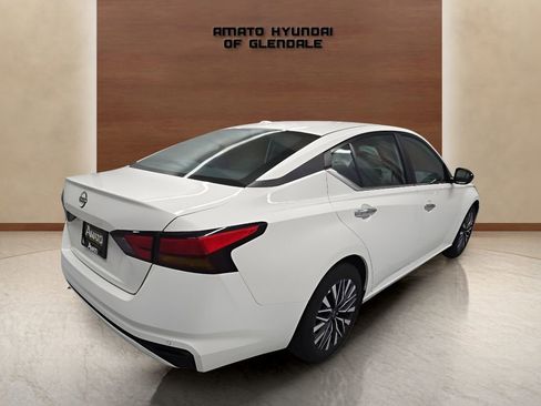Used 2025 Nissan Altima 2.5 SV FWD image 6