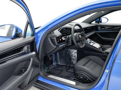 Certified 2025 Porsche Panamera 4 AWD/4WD image 7