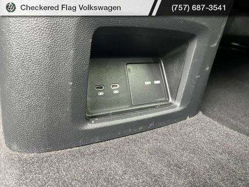 Used 2025 Volkswagen Atlas SE FWD image 26
