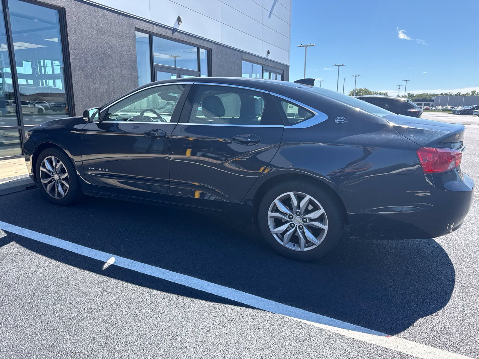 Used 2018 Chevrolet Impala LT FWD image 1