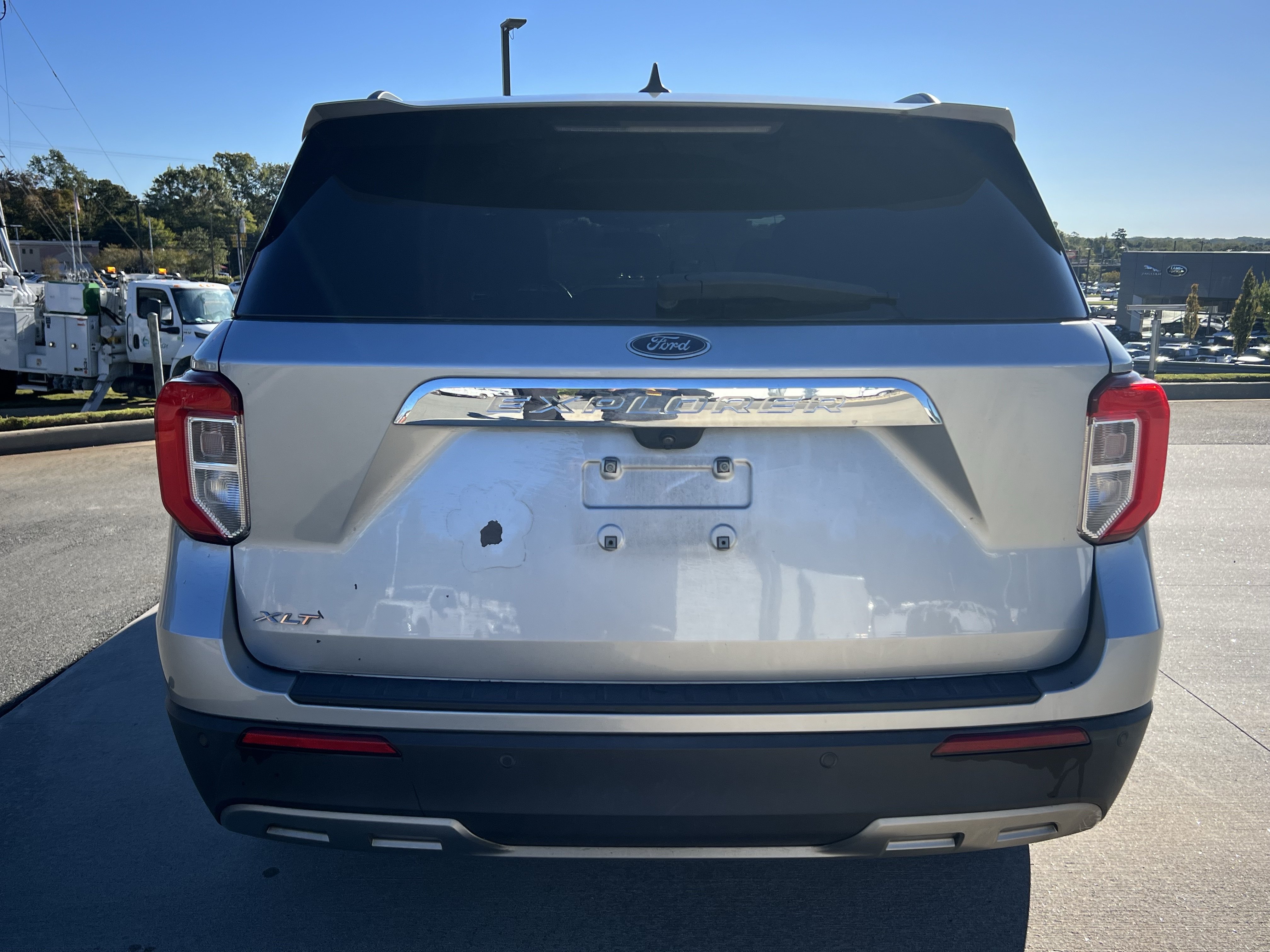 Used 2021 Ford Explorer XLT w/ Equipment Group 202A RWD image 7
