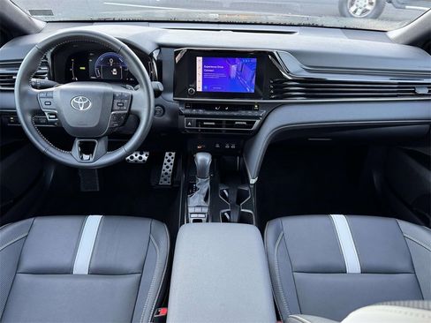 Used 2025 Toyota Camry SE image 2