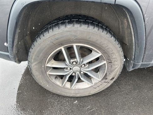 Used 2018 Jeep Grand Cherokee Limited w/ Luxury Group II image 13