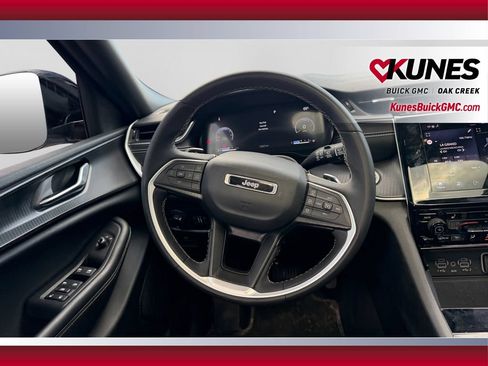 Used 2023 Jeep Grand Cherokee Altitude AWD/4WD image 15