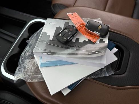 Used 2019 Chevrolet Silverado 1500 High Country w/ Technology Package image 9