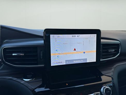 Used 2023 Ford Explorer Limited image 19