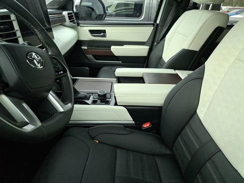 Used 2024 Toyota Sequoia Capstone image 4