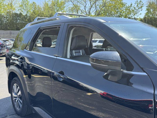 Used 2024 Nissan Pathfinder SL AWD/4WD image 6
