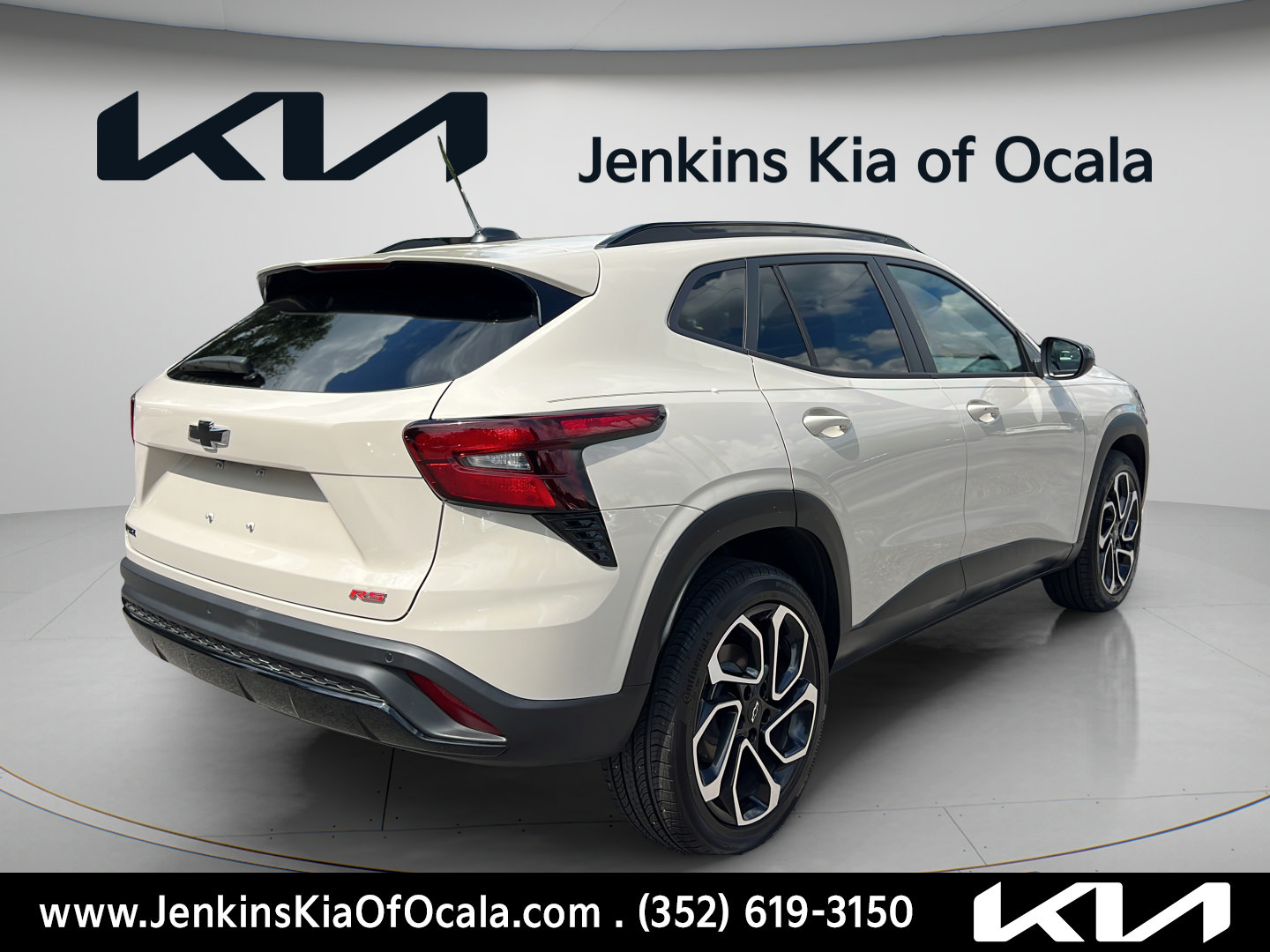 Used 2026 Chevrolet Trax RS w/ Sunroof Package FWD image 3