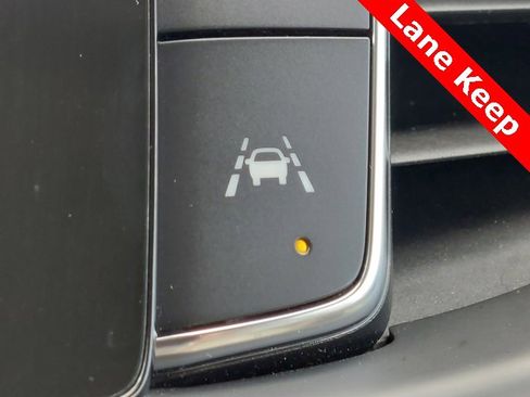 Used 2023 Buick Enclave Essence image 19