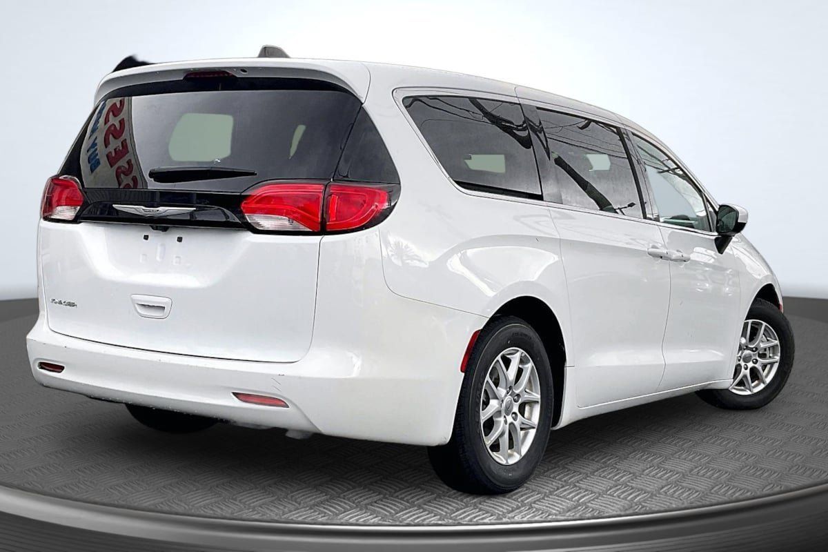 Used 2023 Chrysler Voyager LX FWD image 13