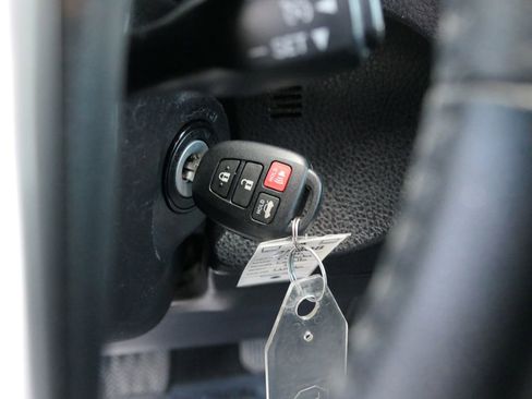 Used 2016 Toyota Corolla S image 18