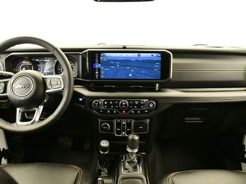 Used 2025 Jeep Wrangler Sahara image 18