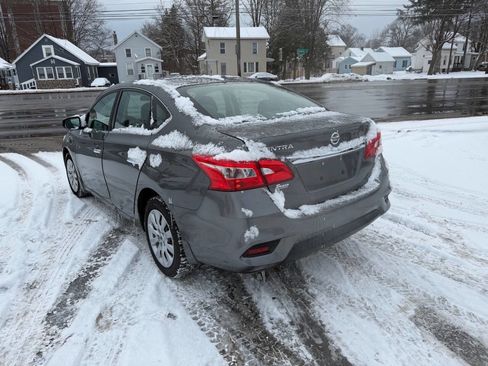 Used 2017 Nissan Sentra SV image 3