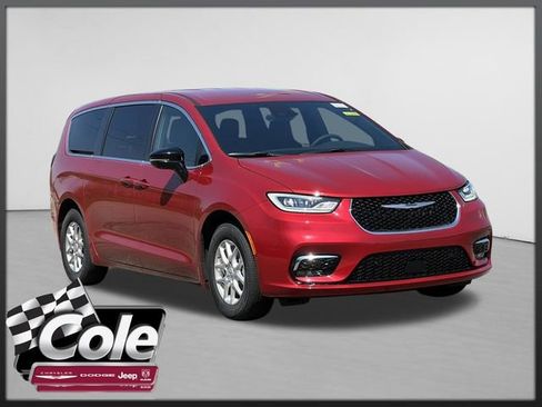 New 2026 Chrysler Pacifica Select FWD image 1