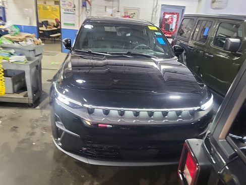 Used 2024 Jeep Wagoneer Launch Edition image 4