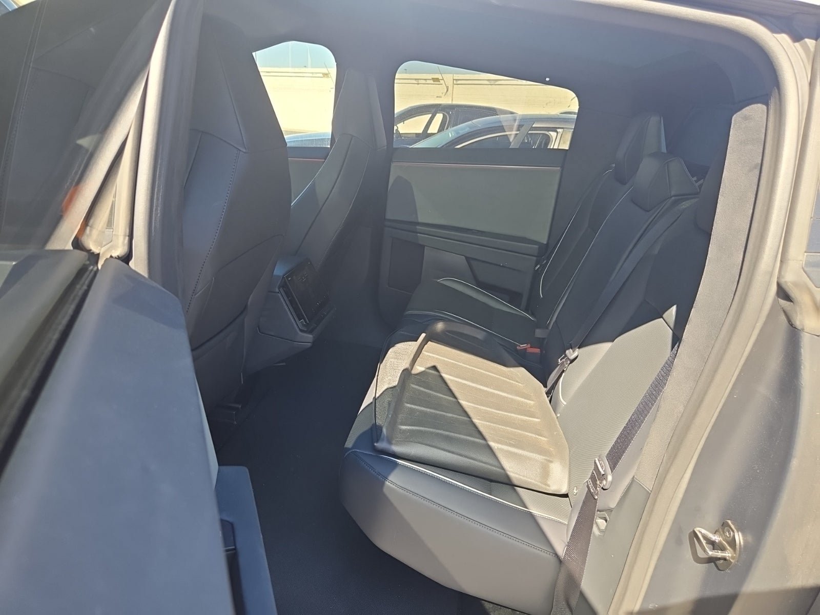 Used 2025 Tesla Cybertruck AWD Crew Cab image 4