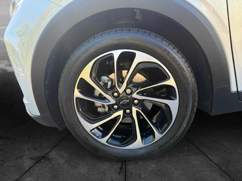 Used 2023 Chevrolet Bolt EUV Premier FWD image 14