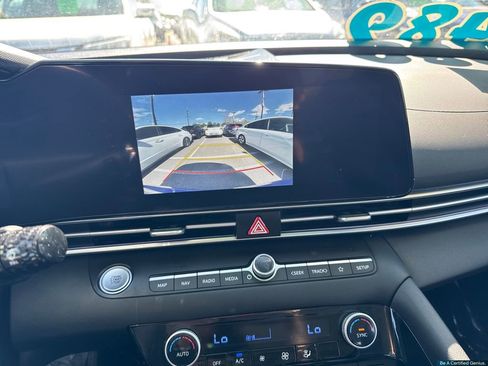 Certified 2025 Hyundai Elantra SEL FWD image 42