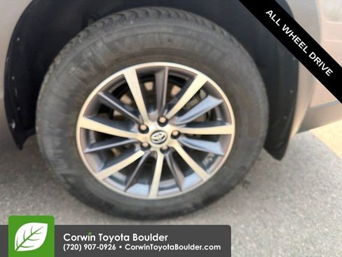 Used 2019 Toyota Highlander XLE w/ Carpet Mat Package (TMS) AWD/4WD image 33
