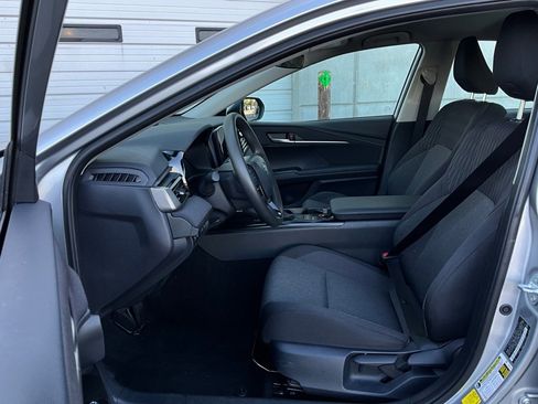 Used 2025 Toyota Camry LE image 10