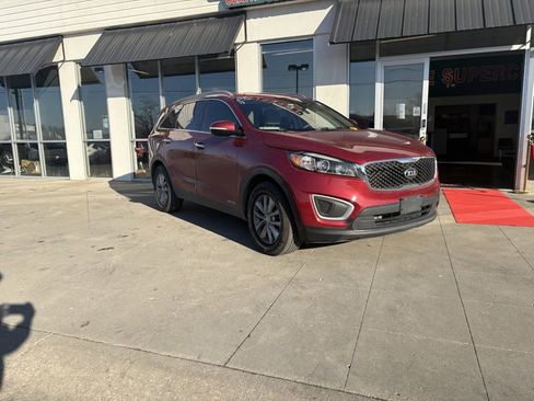 Used 2017 Kia Sorento LX image 3