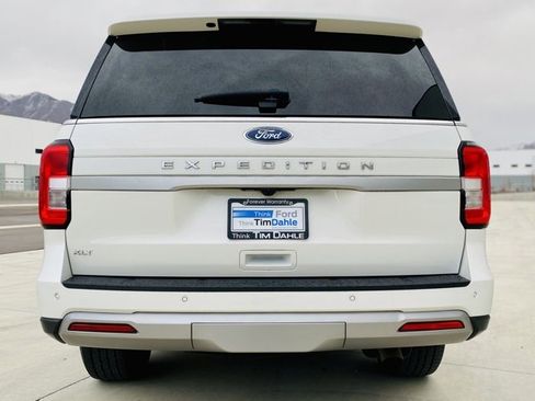 Used 2024 Ford Expedition XLT image 6