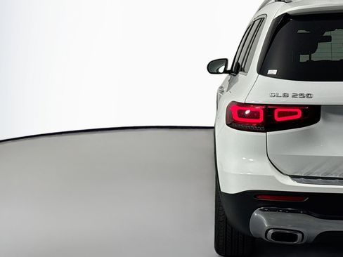 Certified 2022 Mercedes-Benz GLB 250 4MATIC image 15