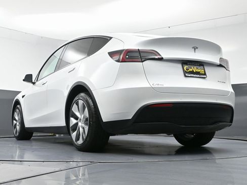 Used 2022 Tesla Model Y Long Range image 55