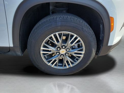 Used 2024 Chevrolet Traverse LT FWD image 28