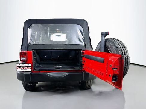 Used 2016 Jeep Wrangler Unlimited Sport w/ Connectivity Group AWD/4WD image 27