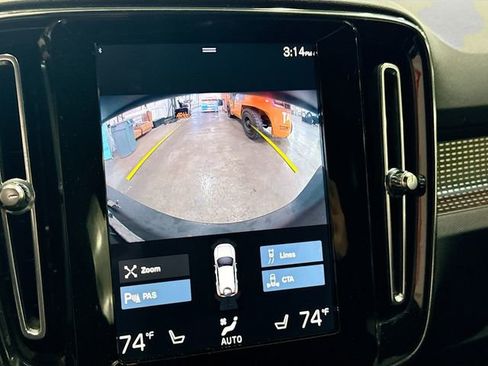 Used 2021 Volvo XC40 T5 R-Design w/ Climate Package image 15