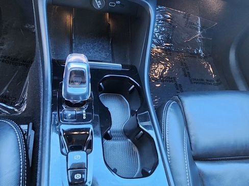 Used 2023 Volvo XC40 B4 Ultimate image 44