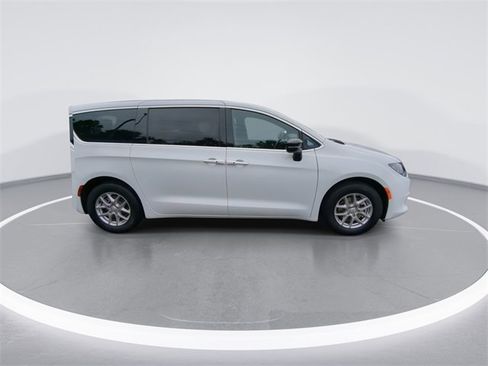 New 2026 Chrysler Voyager LX image 9