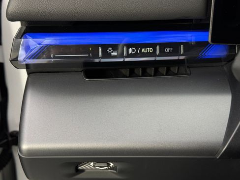 Used 2024 BMW i5 eDrive40 w/ M Sport Package image 19