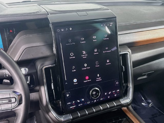 Used 2025 GMC Yukon Denali RWD image 17