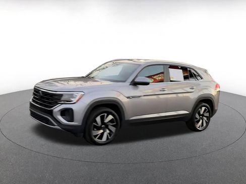 Used 2025 Volkswagen Atlas Cross Sport SE image 7