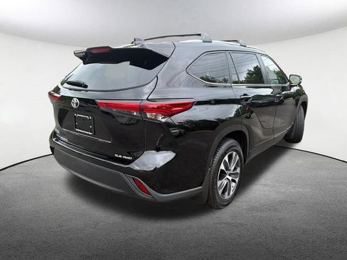 Used 2023 Toyota Highlander XLE AWD/4WD image 14