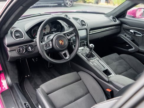 Used 2025 Porsche 718 Cayman GTS RWD image 8