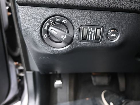 Used 2014 Chrysler 300 S image 28