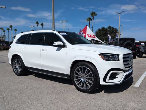 Used 2026 Mercedes-Benz GLS 450 4MATIC image 2