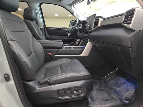 Used 2024 Toyota Tundra Limited AWD/4WD image 28