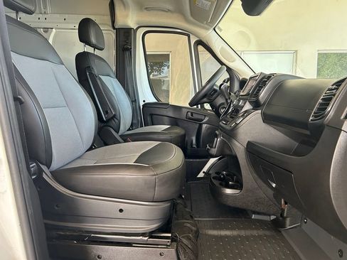Used 2025 RAM ProMaster 2500 w/ Convenience Group FWD image 19