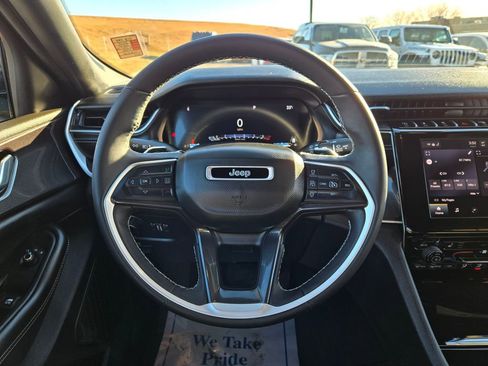 Used 2023 Jeep Grand Cherokee Altitude image 17